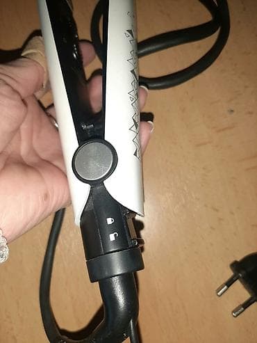 Rowenta SILVER SF1525,keramička,200C.
Odlično stanje na lalafo.rs — 7 Rowenta SILVER SF1525,keramička,200C.
Odlično stanje — 7