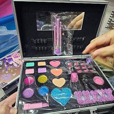 Dečiji set za šminkanje u metalnom koferčiću - Ilustrovani koferčići na lalafo.rs — 5 Dečiji set za šminkanje u metalnom koferčiću - Ilustrovani koferčići — 5