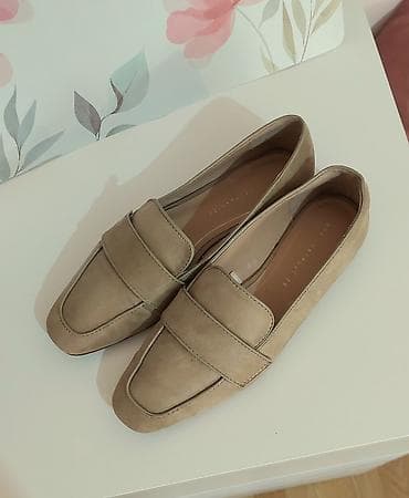 Zara mokasine
Boja krem
Broj je 38 - 24,5cm gaziste na lalafo.rs — 1 Zara mokasine
Boja krem
Broj je 38 - 24,5cm gaziste — 1