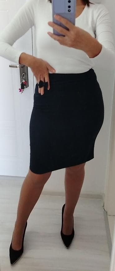 Teget uska suknja, sa mašnicom na pojasu, vel 40 ili L, u perfektnom na lalafo.rs — 2 Teget uska suknja, sa mašnicom na pojasu, vel 40 ili L, u perfektnom — 2