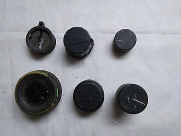 "Dugmad" za stare radioaparate,cena za kom na lalafo.rs — 2 "Dugmad" za stare radioaparate,cena za kom — 2