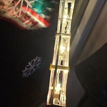 Svetleci ukras za prozor Radi na baterije(dolazi bez) Cena 1600 din na lalafo.rs — 7 Svetleci ukras za prozor Radi na baterije(dolazi bez) Cena 1600 din — 7