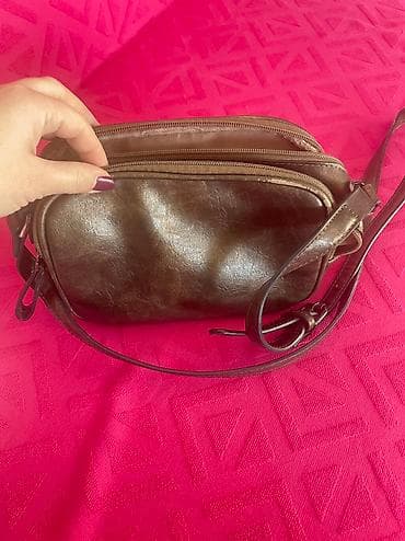 Ocuvana manja torbica na jedno rame
Dimenzije 23cm -16cm at lalafo.rs — 2 Ocuvana manja torbica na jedno rame
Dimenzije 23cm -16cm — 2