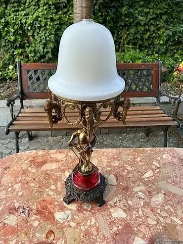 Stilska stona lampa - Anđeli, mesing Stilska stona lampa Ukrašena na lalafo.rs — 1 Stilska stona lampa - Anđeli, mesing Stilska stona lampa Ukrašena — 1