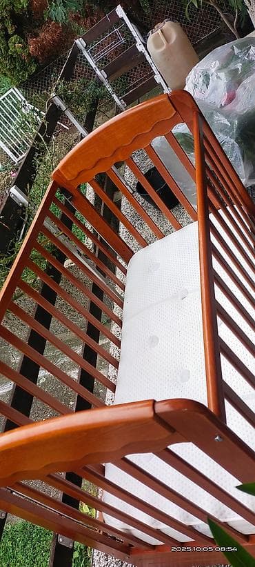 Drveni krevetac za bebu sa dušekom. - Materijal: masivno drvo na lalafo.rs — 3 Drveni krevetac za bebu sa dušekom. - Materijal: masivno drvo — 3