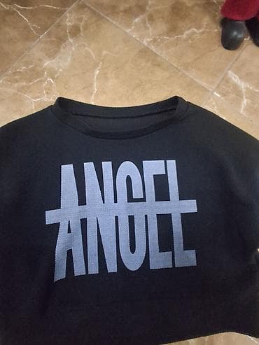 Crni kratki duks sa dugim rukavima i natpisom “ANGEL” na prednjoj na lalafo.rs — 3 Crni kratki duks sa dugim rukavima i natpisom “ANGEL” na prednjoj — 3