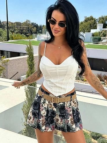 04. Suknja/šorc 2.490 dinara A na lalafo.rs 04. Suknja/šorc 2.490 dinara A