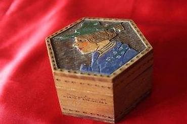 cepaci za drva: STARA RUČNO REZBARENA DRVENA ŠATULA IZ DRUGOG SVETSKOG RATA | Stara na lalafo.rs — 3 cepaci za drva: STARA RUČNO REZBARENA DRVENA ŠATULA IZ DRUGOG SVETSKOG RATA | Stara — 3