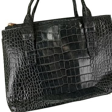Torba vivienne marka: vivienne dimenzije: 25x20x10 cm materijal at lalafo.rs — 1 Torba vivienne marka: vivienne dimenzije: 25x20x10 cm materijal — 1