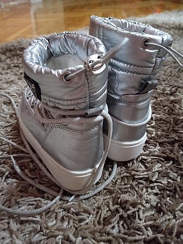 Snegerice, ocuvane bez ostecenja. 32br na lalafo.rs — 3 Snegerice, ocuvane bez ostecenja. 32br — 3