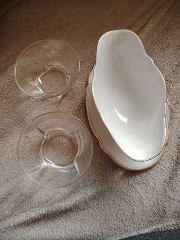 Set za serviranje: 2 staklene činijice + 2 porcelanske posude - Dve na lalafo.rs Set za serviranje: 2 staklene činijice + 2 porcelanske posude - Dve