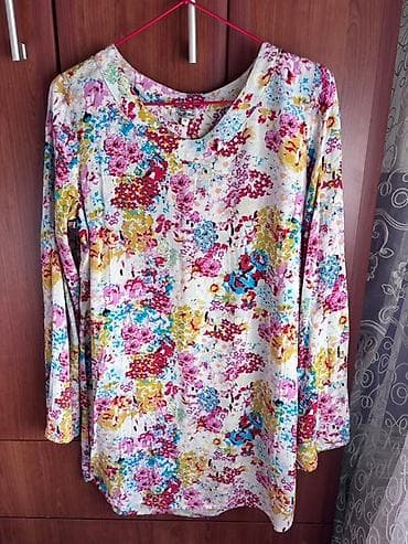 Ženska bluza dugih rukava sa raznobojnim cvetnim dezenom, idealna za na lalafo.rs Ženska bluza dugih rukava sa raznobojnim cvetnim dezenom, idealna za