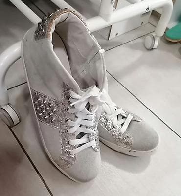 Srebrne ženske patike sa šljokicama i nitnama - Visoki model sa na lalafo.rs — 3 Srebrne ženske patike sa šljokicama i nitnama - Visoki model sa — 3