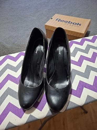 Crne salonke Graceland - Klasican model sa zaobljenim vrhom - na lalafo.rs — 1 Crne salonke Graceland - Klasican model sa zaobljenim vrhom - — 1