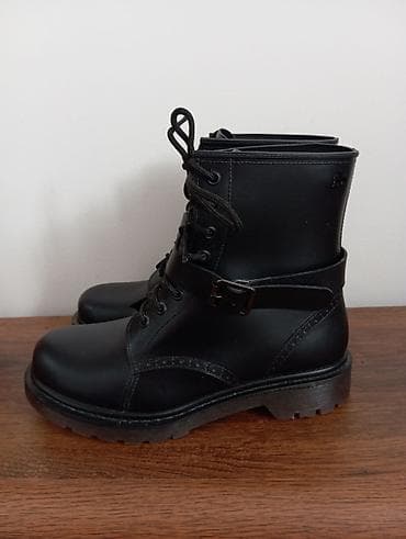 Crne kožne čizme sa pertlama i kaišem - Materijal: glatka crna koža - na lalafo.rs — 4 Crne kožne čizme sa pertlama i kaišem - Materijal: glatka crna koža - — 4