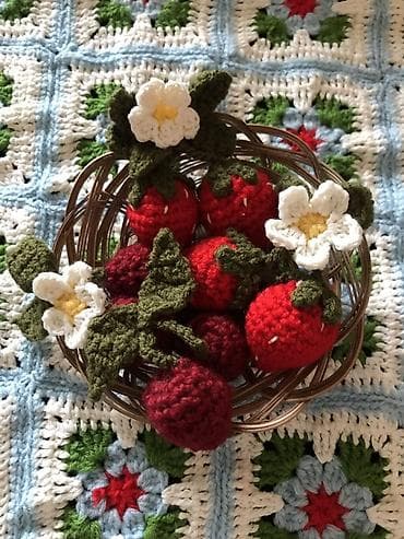 Heklane dekorativne jagode i visnjice sa cvetovima - Ručni rad at lalafo.rs — 3 Heklane dekorativne jagode i visnjice sa cvetovima - Ručni rad — 3