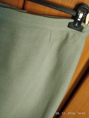 Debela baš debela suknja za hladne dane obim struka 82cm obim kukova na lalafo.rs — 1 Debela baš debela suknja za hladne dane obim struka 82cm obim kukova — 1