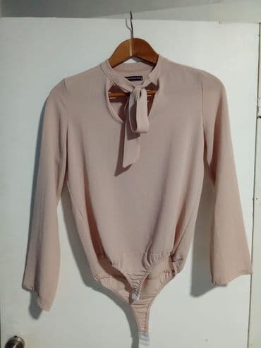 Komplet odeće – više komada - Bodikošulja u puder roze boji: dugi na lalafo.rs Komplet odeće – više komada - Bodikošulja u puder roze boji: dugi