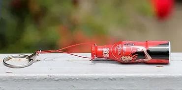 Antiques: Coca Cola, boca iz 1930, privezak. Coca Cola, boca iz 1930, privezak at lalafo.rs — 3 Antiques: Coca Cola, boca iz 1930, privezak. Coca Cola, boca iz 1930, privezak — 3