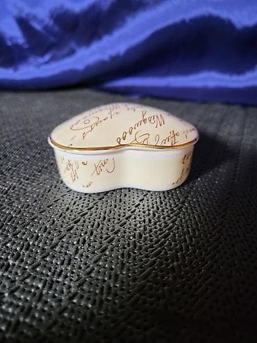 Satula nova engleska 1995g.Wedgwood. Satula engleska radjena od na lalafo.rs — 8 Satula nova engleska 1995g.Wedgwood. Satula engleska radjena od — 8