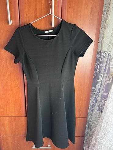 Crna ženska mini haljina kratkih rukava, idealna za različite prilike na lalafo.rs Crna ženska mini haljina kratkih rukava, idealna za različite prilike