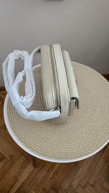 Nove calvin Klein tašnice novo original moze lično preuzimanje at lalafo.rs — 4 Nove calvin Klein tašnice novo original moze lično preuzimanje — 4