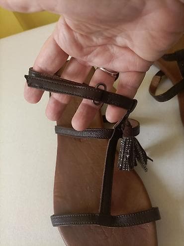 Braon sandale kožne,kožna meka tabanica,zatvaraju se na lalafo.rs — 7 Braon sandale kožne,kožna meka tabanica,zatvaraju se — 7