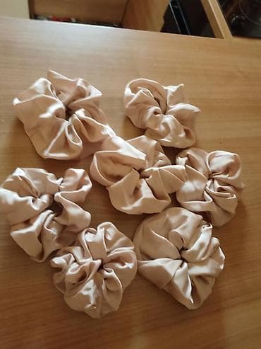 Set svileni scrunchie gumica za kosu – bež/šampanj nijansa - na lalafo.rs — 1 Set svileni scrunchie gumica za kosu – bež/šampanj nijansa - — 1