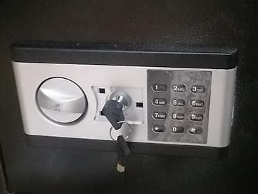Sigurnosni sef sa digitalnom tastaturom i mehaničkim ključem. - na lalafo.rs — 5 Sigurnosni sef sa digitalnom tastaturom i mehaničkim ključem. - — 5