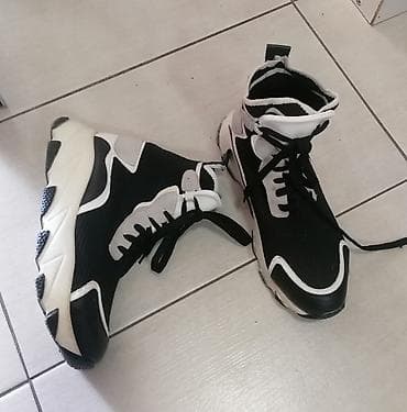 Extra patike
Obuvene samo par puta
Super stanje
Br 38 na lalafo.rs — 4 Extra patike
Obuvene samo par puta
Super stanje
Br 38 — 4