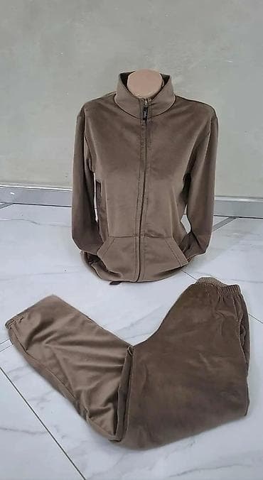 Ženski komplet trenerke – pliš/velur - Dvoddelni komplet: gornji deo na lalafo.rs — 9 Ženski komplet trenerke – pliš/velur - Dvoddelni komplet: gornji deo — 9