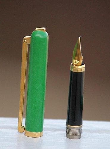 Elysee Green Lacquer & Gold naliv pero, penkalo. Made in West na lalafo.rs — 8 Elysee Green Lacquer & Gold naliv pero, penkalo. Made in West — 8
