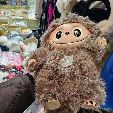 Plišana lutka Labubu - Slatka kolekcionarska lutka sa velikim sjajnim na lalafo.rs — 4 Plišana lutka Labubu - Slatka kolekcionarska lutka sa velikim sjajnim — 4