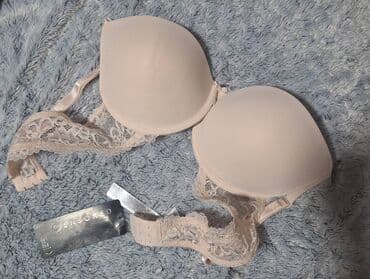 Naznačena veličina EU 90D, US 40, FR 105D. Cena 350 dinara. Potpuno na lalafo.rs Naznačena veličina EU 90D, US 40, FR 105D. Cena 350 dinara. Potpuno