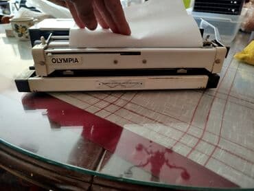 Antique devices: Olympia mehanička pisaća mašina sa koferom Nepoznato stanje. Mora at lalafo.rs — 4 Antique devices: Olympia mehanička pisaća mašina sa koferom Nepoznato stanje. Mora — 4