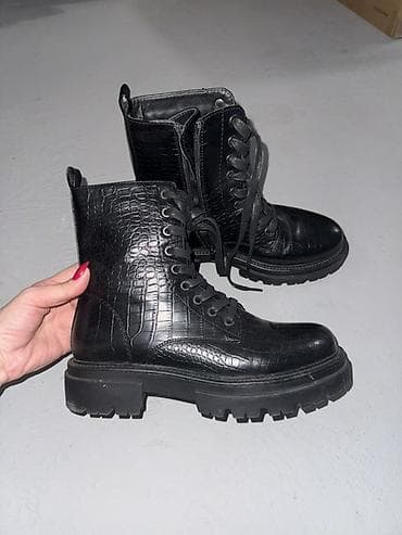 Crne Safran ženske biker/borosane čizme sa vezivanjem. - Gornjište na lalafo.rs — 2 Crne Safran ženske biker/borosane čizme sa vezivanjem. - Gornjište — 2