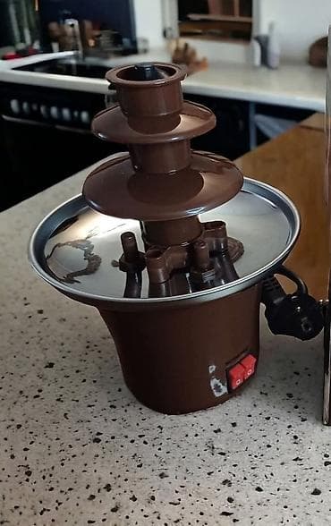 Mini čokoladna fontana – Fondue Fountain (model A-202)gs - Kompaktna na lalafo.rs — 1 Mini čokoladna fontana – Fondue Fountain (model A-202)gs - Kompaktna — 1