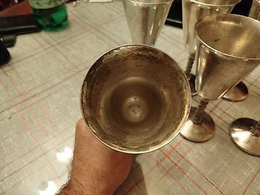 Metalne case,solje. 6 komada,mislim da su posrebrene,nisam siguran na lalafo.rs — 10 Metalne case,solje. 6 komada,mislim da su posrebrene,nisam siguran — 10