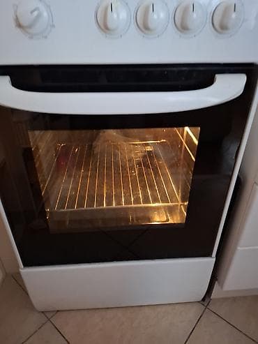 BEKO električni šporet sa rernom + aspirator - Šporet sa 4 klasične na lalafo.rs BEKO električni šporet sa rernom + aspirator - Šporet sa 4 klasične