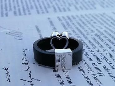 Ricarda M. silikonski prsten sa blistavim srcem. Signirano Ricarda M na lalafo.rs — 3 Ricarda M. silikonski prsten sa blistavim srcem. Signirano Ricarda M — 3