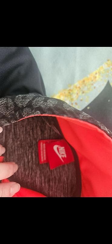 Prelep original Nike gornji deo trenerke s velicina na lalafo.rs — 3 Prelep original Nike gornji deo trenerke s velicina — 3