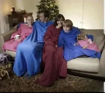 Ćebad i pokrivači: Magično ćebe sa rukavima - Snuggie ćebe Dobrodošli u Davidov shop na lalafo.rs Ćebad i pokrivači: Magično ćebe sa rukavima - Snuggie ćebe Dobrodošli u Davidov shop