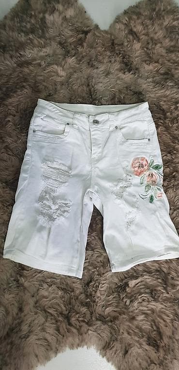 Šorc teksas bela boja na vezen cvet.
S,M
200 AKCIJA na lalafo.rs — 1 Šorc teksas bela boja na vezen cvet.
S,M
200 AKCIJA — 1