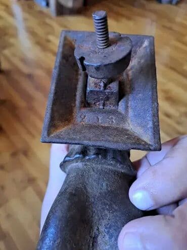 Antique Decor: Veliki, stari, livenogvozdeni zvekir za masivna drvena vrata. Predmet at lalafo.rs — 7 Antique Decor: Veliki, stari, livenogvozdeni zvekir za masivna drvena vrata. Predmet — 7