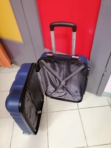 Kofer manji tvrdi na 4 točkića oko 55 /35/20 ispravan dobar u plavoj na lalafo.rs — 10 Kofer manji tvrdi na 4 točkića oko 55 /35/20 ispravan dobar u plavoj — 10