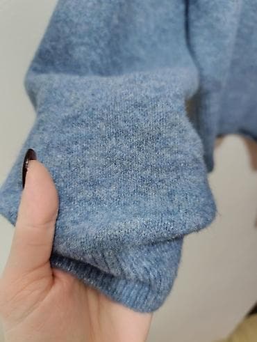 Plavi pleteni džemper sa okruglim izrezom - Boja: prigušeno plava na lalafo.rs — 2 Plavi pleteni džemper sa okruglim izrezom - Boja: prigušeno plava — 2