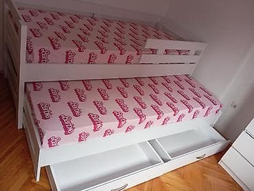 Krevet na izvlačenje sa dusecima i fiokama za odlaganje. Dimezije na lalafo.rs Krevet na izvlačenje sa dusecima i fiokama za odlaganje. Dimezije