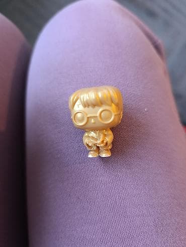 Hari Poter, zlatni, igračka iz Kinder Joy-a, sa kodom VT401 na lalafo.rs — 1 Hari Poter, zlatni, igračka iz Kinder Joy-a, sa kodom VT401 — 1