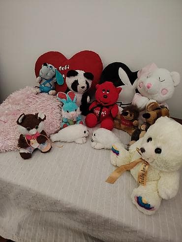 Plišane igračke: Prodajem set od 3 dekorativna jastučića u obliku srca i 10 plišanih na lalafo.rs — 3 Plišane igračke: Prodajem set od 3 dekorativna jastučića u obliku srca i 10 plišanih — 3