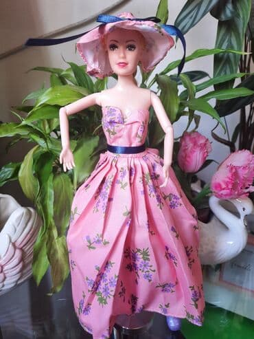 Garderoba za lutke: Haljinica i šeširić a lutke ili barbike. Slanje poštom. - na lalafo.rs — 1 Garderoba za lutke: Haljinica i šeširić a lutke ili barbike. Slanje poštom. - — 1